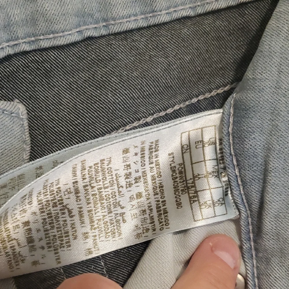 GUESS Light Blue Comfortable Medium Rise Skinny Jeans Sarah Fit. - Picture 2 of 9